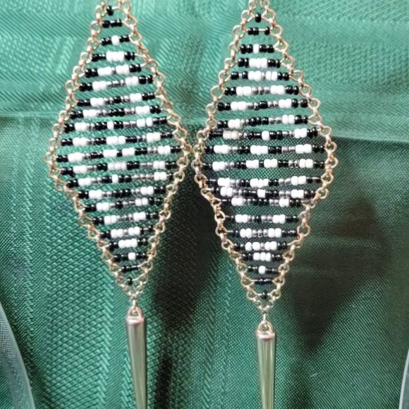 Three pairs of Click Six Dangle Earrings! - Picture 8 of 11